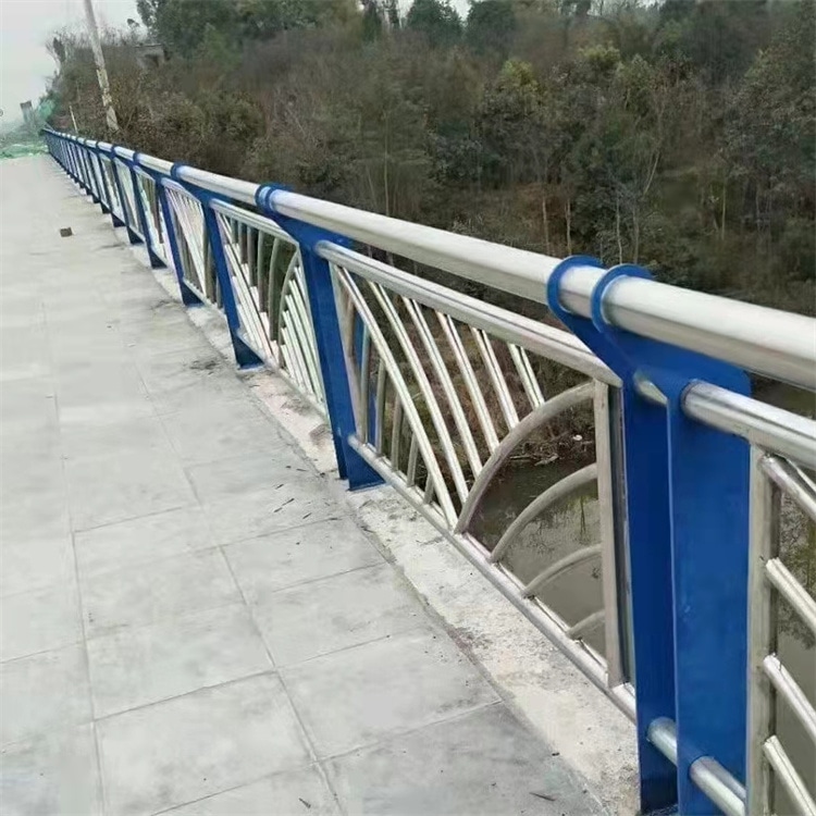 不銹鋼復(fù)合管護(hù)欄