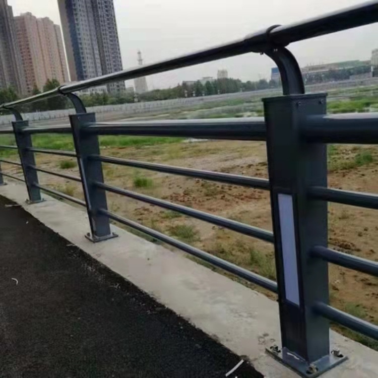 燈光護(hù)欄