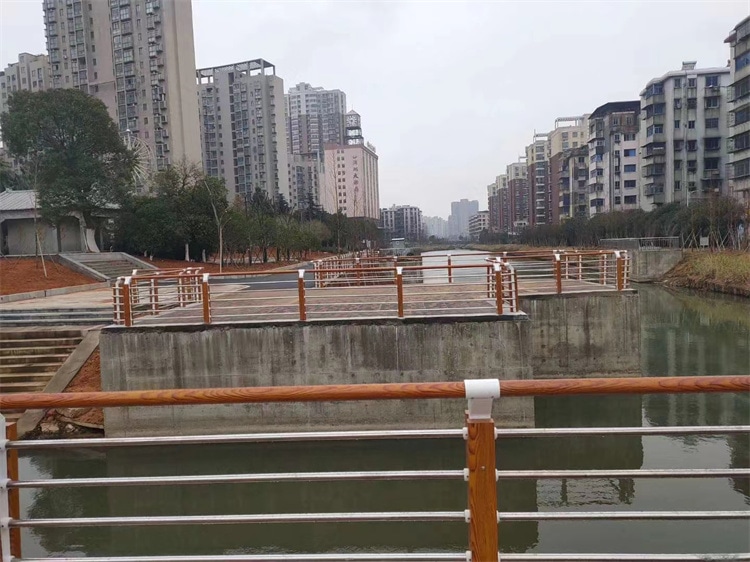木紋轉(zhuǎn)印護(hù)欄