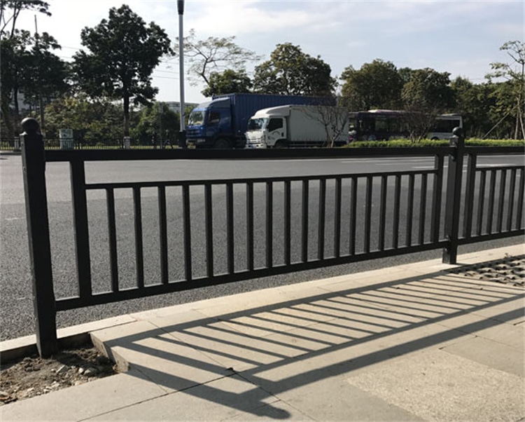 人行道護欄